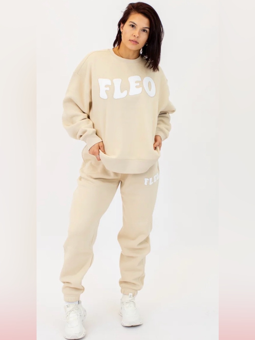 Women’s Fleo Crewneck Sweatshirt Size Small New Oversized Full length Front Logo - Picture 12 of 14